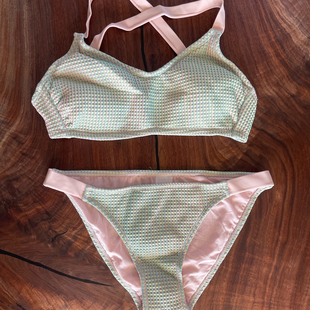 (Nw/oT) Xhilaration Green and Pink (Mermaid) Textured Bikini Set